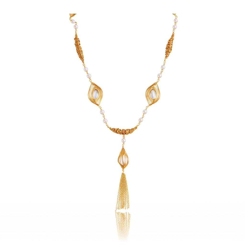 Golden shuttle pearl necklace